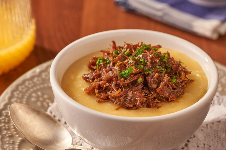 Caldo de Mandioca com Carne Desfiada