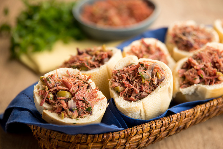 Pão Recheado com Carne Seca e Cebola