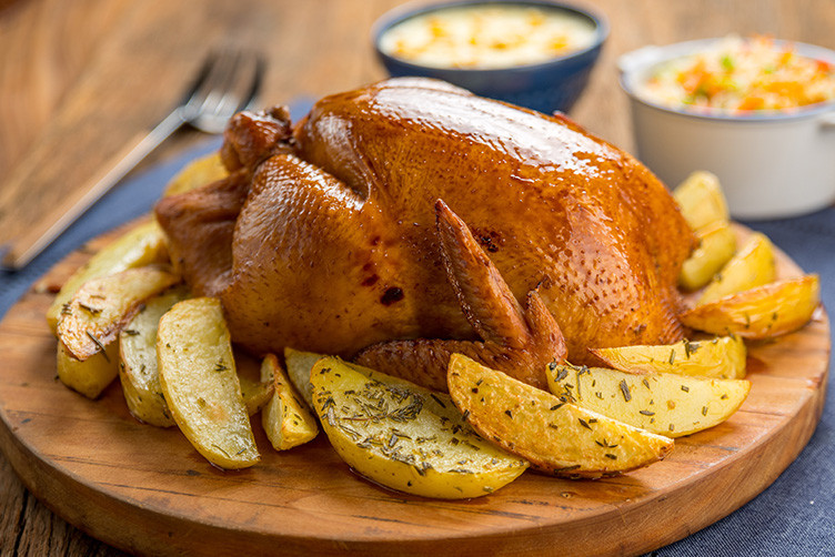 Frango Assado Suculento com Batatas Tostadas