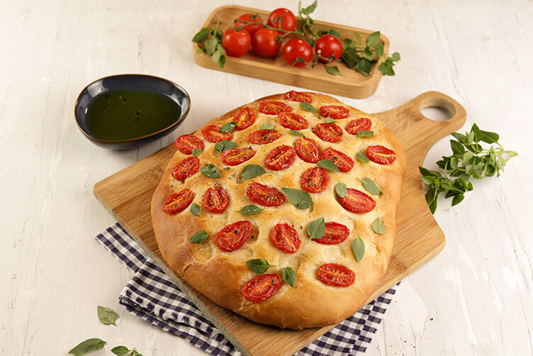 Focaccia Prática de Tomatinho e Manjericão