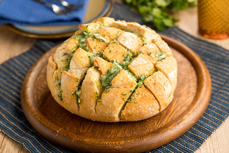 Pão Italiano com Pasta de Alho e Queijo