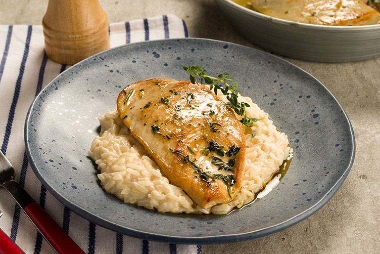 Filé de Frango na Claybom com Ervas e Arroz à Piamontese