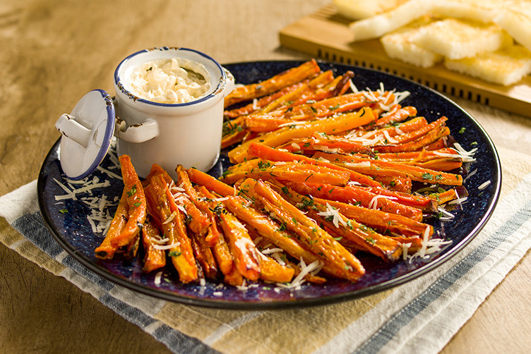 Palitos de Cenoura com Creme de Parmesão